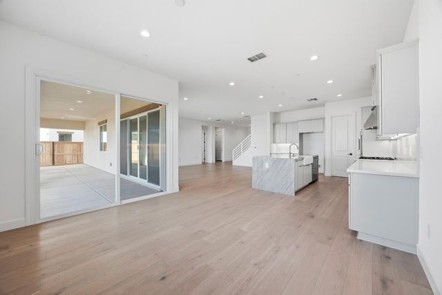 3085 Hinsdale Dr, Folsom, CA 95630