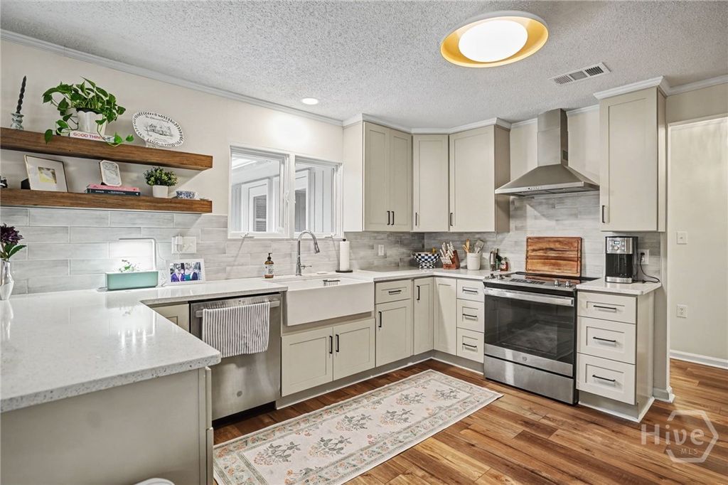 Image 10 of property listing at 38 Wiley Bottom Road, Savannah, GA 31411