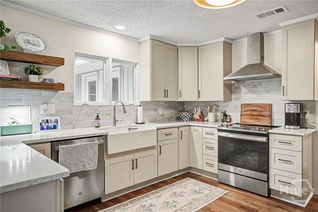 Image 11 of property listing at 38 Wiley Bottom Road, Savannah, GA 31411