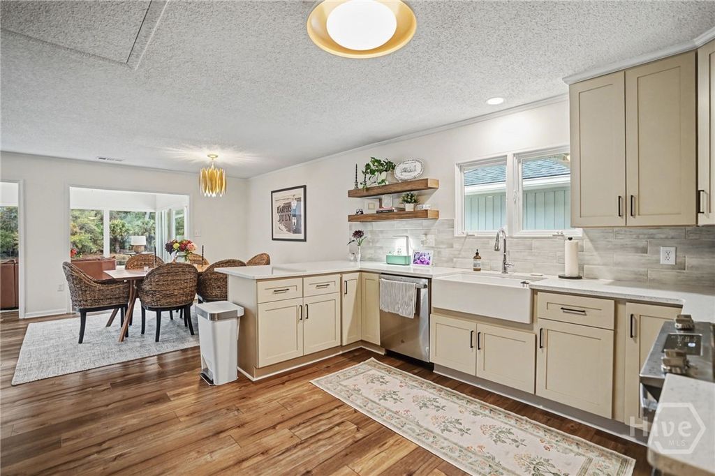 Image 13 of property listing at 38 Wiley Bottom Road, Savannah, GA 31411