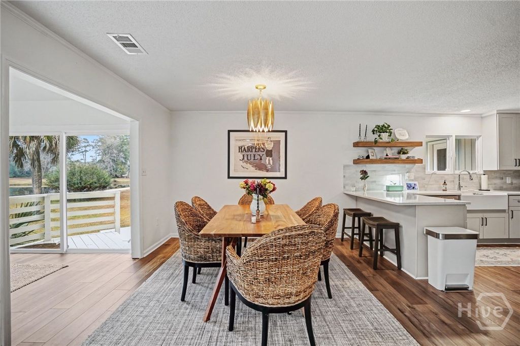 Image 15 of property listing at 38 Wiley Bottom Road, Savannah, GA 31411