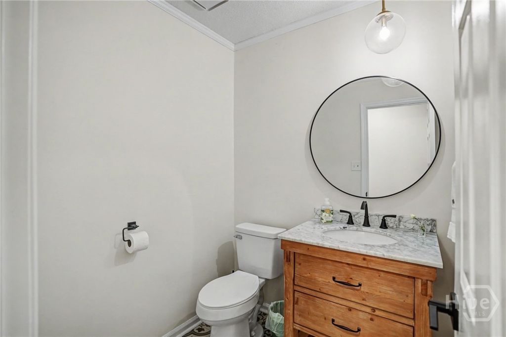 Image 16 of property listing at 38 Wiley Bottom Road, Savannah, GA 31411