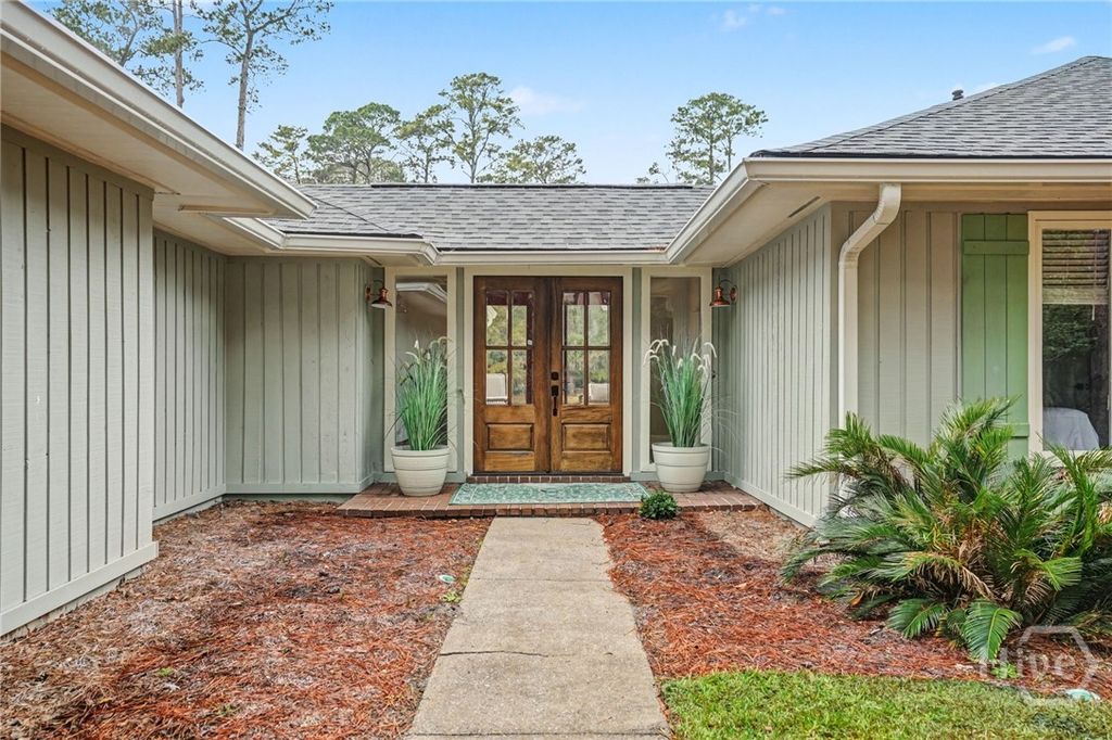 Image 3 of property listing at 38 Wiley Bottom Road, Savannah, GA 31411