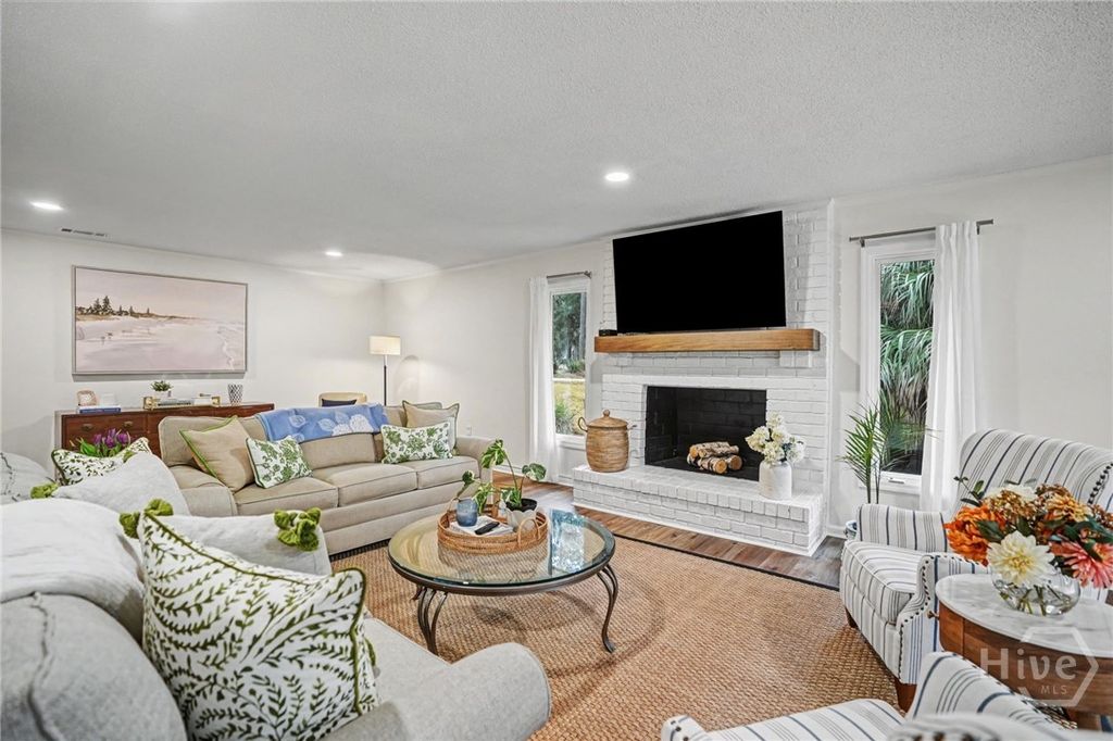 Image 6 of property listing at 38 Wiley Bottom Road, Savannah, GA 31411