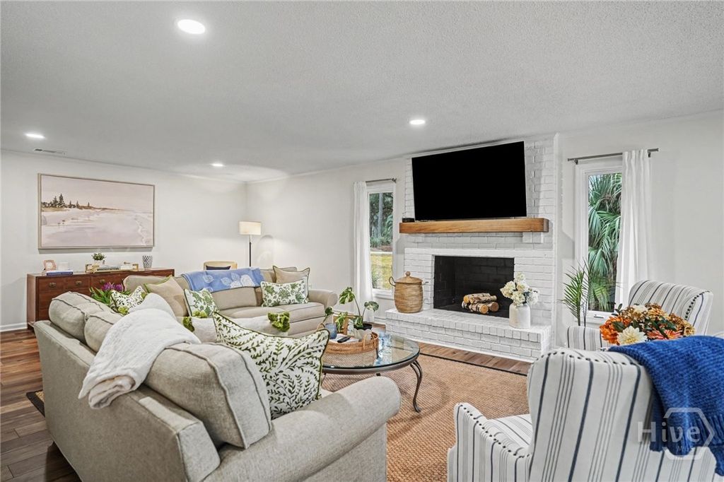 Image 7 of property listing at 38 Wiley Bottom Road, Savannah, GA 31411