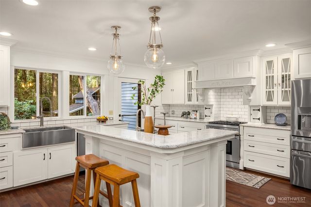 14440 Sunrise Drive NE, Bainbridge Island, WA 98110