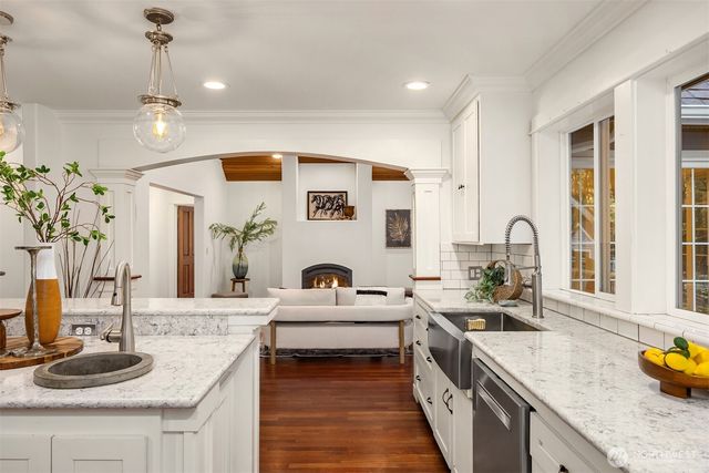 14440 Sunrise Drive NE, Bainbridge Island, WA 98110