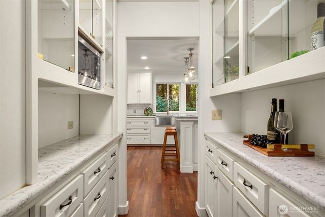 14440 Sunrise Drive NE, Bainbridge Island, WA 98110