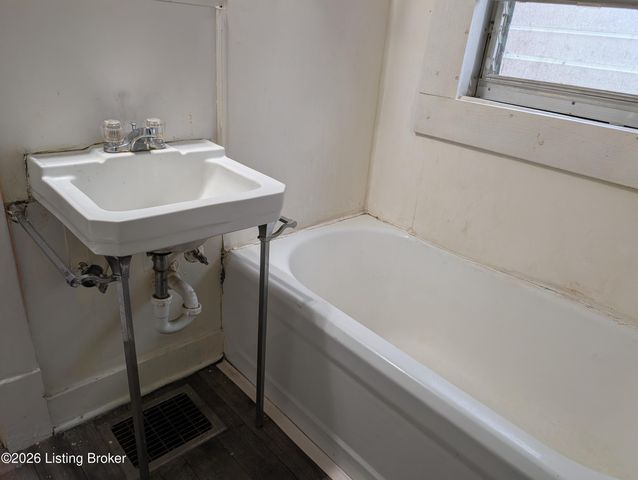 183 N Ewing Ave, Louisville, KY 40206