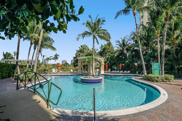 19501 W Country Club Dr 2115, Aventura, FL 33180