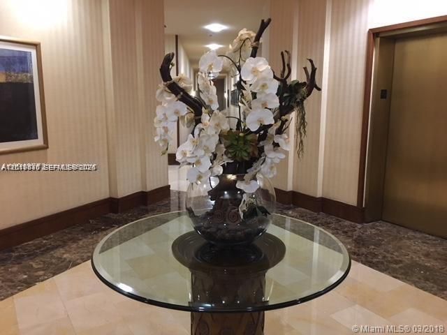 19501 W Country Club Dr 2115, Aventura, FL 33180