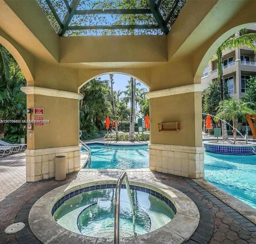 19501 W Country Club Dr 2115, Aventura, FL 33180