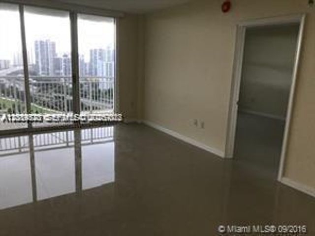 19501 W Country Club Dr 2115, Aventura, FL 33180
