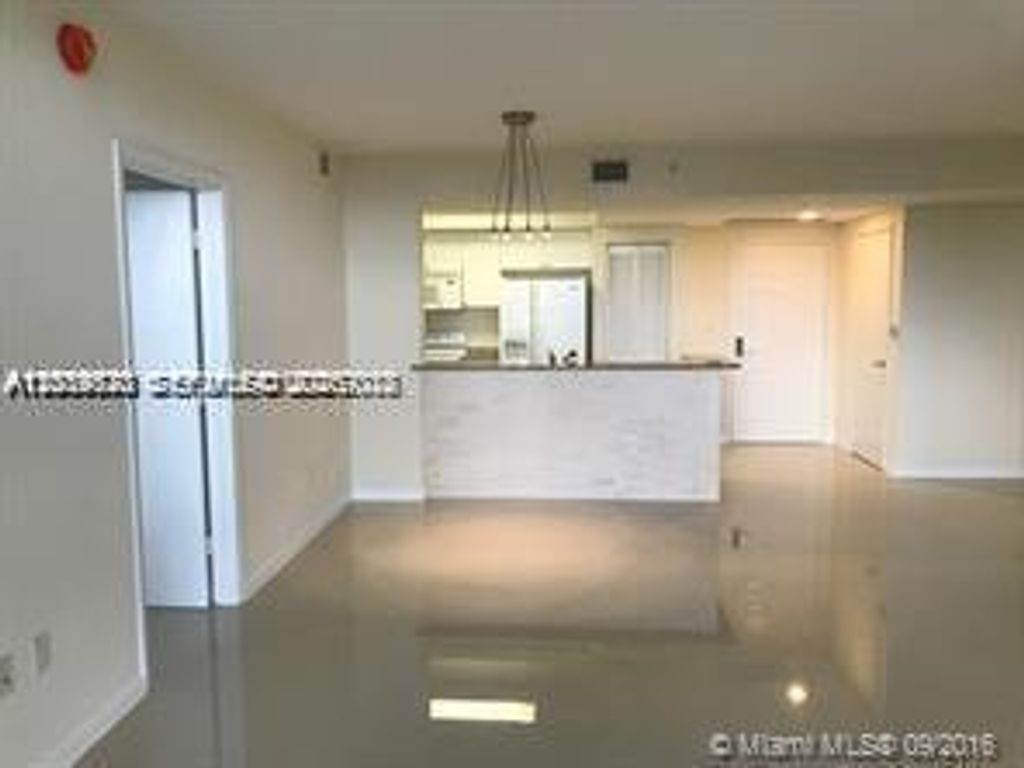 19501 W Country Club Dr 2115, Aventura, FL 33180