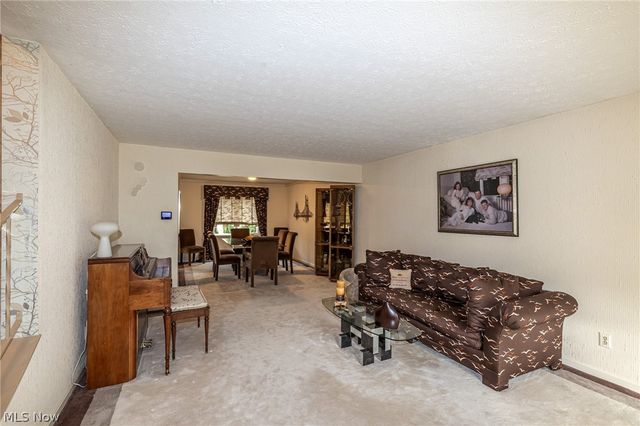 13576 Fairwinds Drive, Strongsville, OH 44136