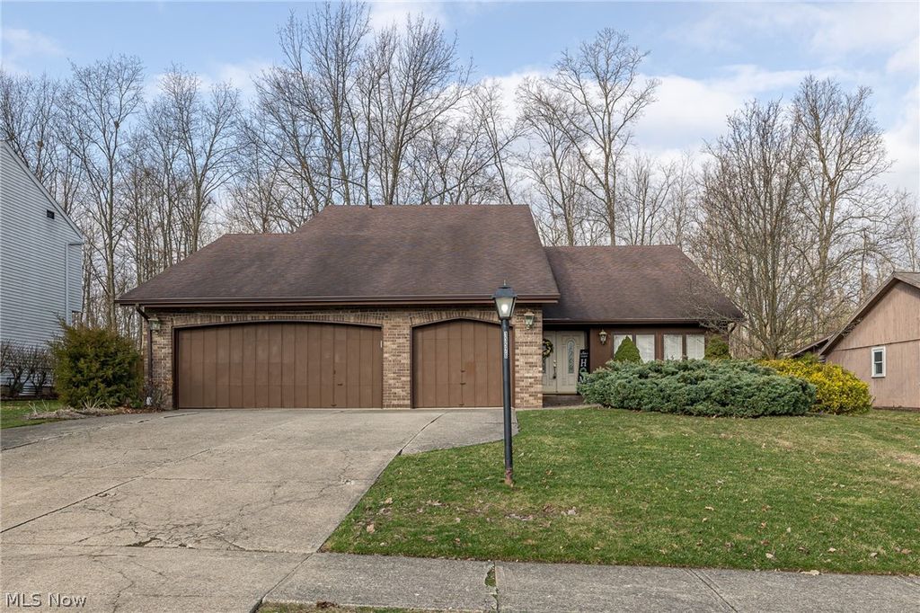 13576 Fairwinds Drive, Strongsville, OH 44136