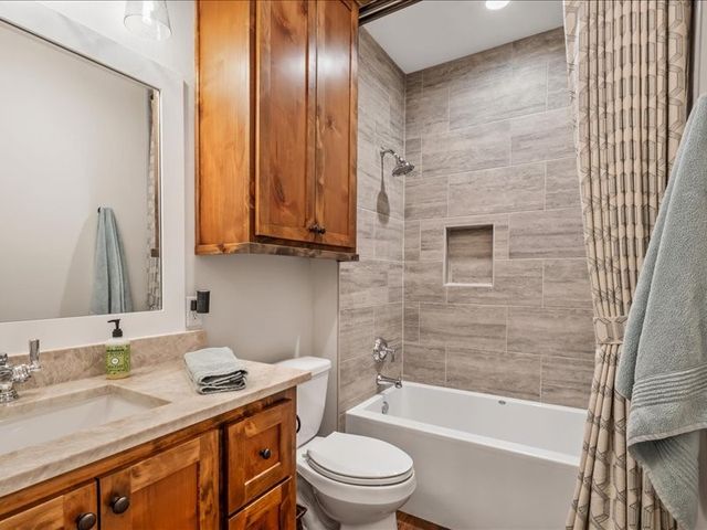8595 Toler Pointe, Larue, TX 75770