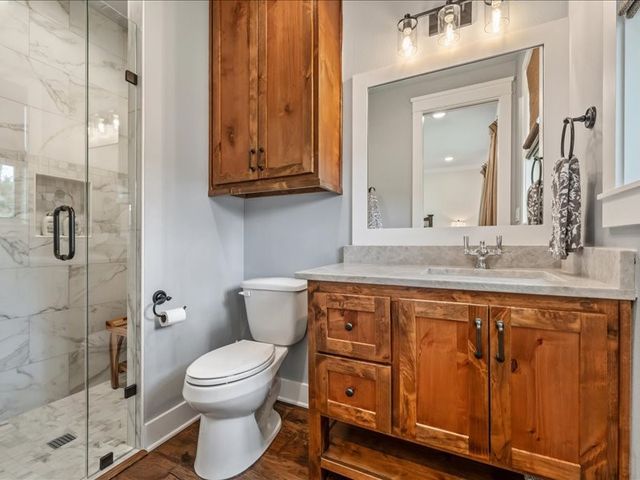 8595 Toler Pointe, Larue, TX 75770