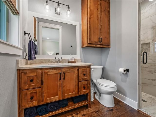 8595 Toler Pointe, Larue, TX 75770