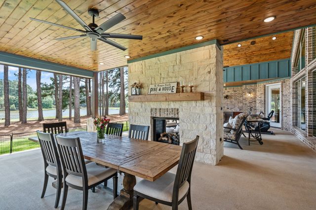 8595 Toler Pointe, Larue, TX 75770