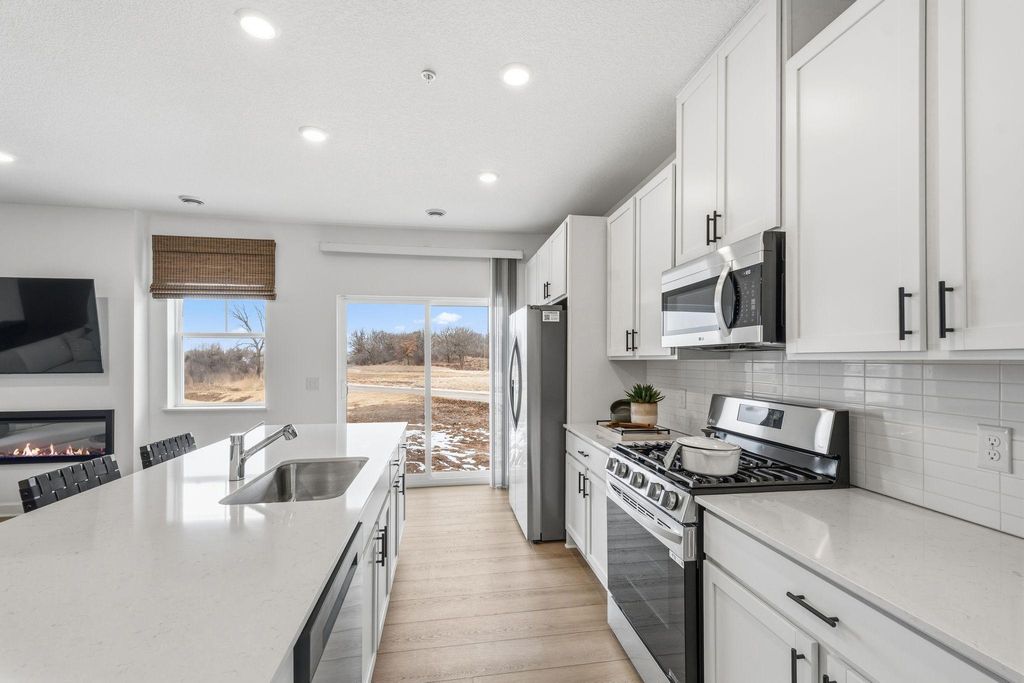 4004 Hayward Avenue N, Oakdale, MN 55128 — photo 5