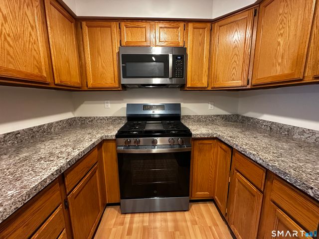 12 Canterbury Road 12, Hamden, CT 06514