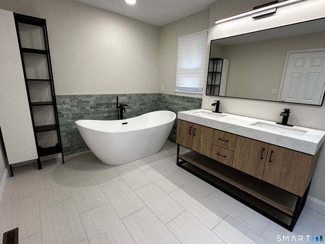12 Canterbury Road 12, Hamden, CT 06514