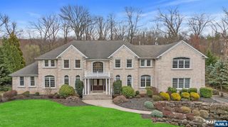 33 Windridge Drive, Caldwell, NJ 07006