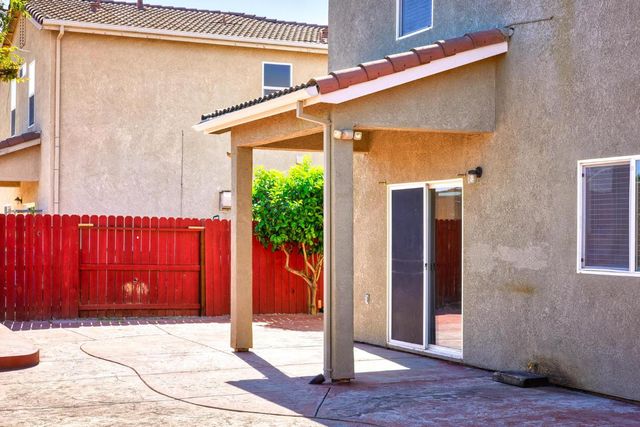 1615 Goldpoppy St, Manteca, CA 95337