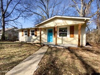 829 Spring Drive, Knoxville, TN 37920