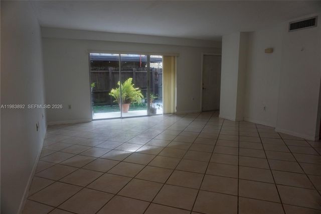 15480 SW 82nd Ln 211, Miami, FL 33193