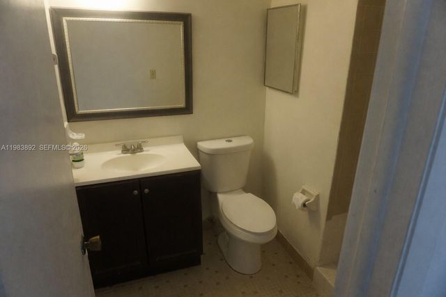 15480 SW 82nd Ln 211, Miami, FL 33193