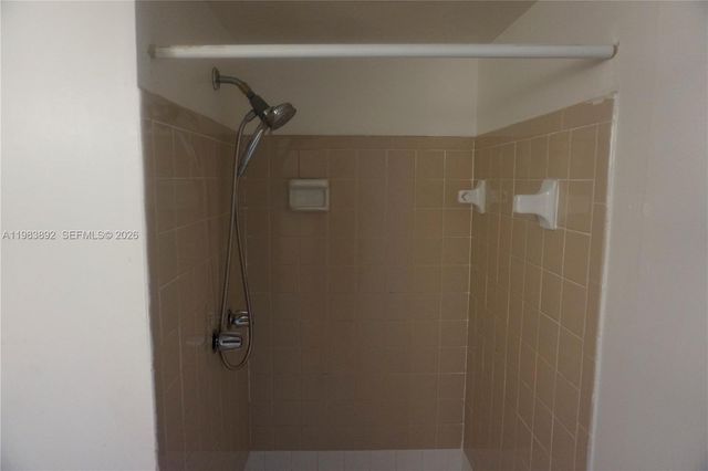 15480 SW 82nd Ln 211, Miami, FL 33193