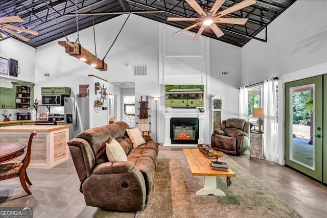 627 Johnstonville Road, Barnesville, GA 30204