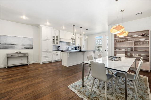517 SE 6th Street, Bentonville, AR 72712