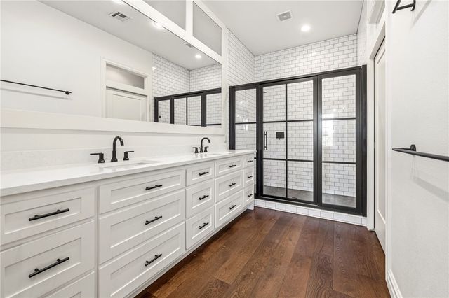 517 SE 6th Street, Bentonville, AR 72712