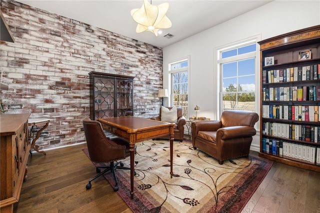 517 SE 6th Street, Bentonville, AR 72712