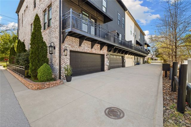 517 SE 6th Street, Bentonville, AR 72712