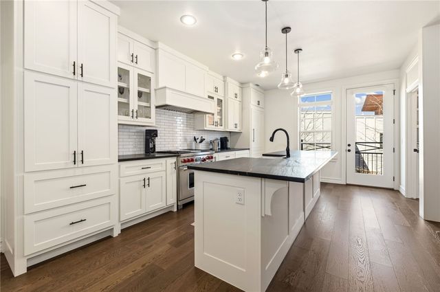 517 SE 6th Street, Bentonville, AR 72712