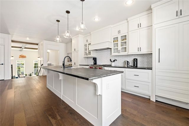 517 SE 6th Street, Bentonville, AR 72712