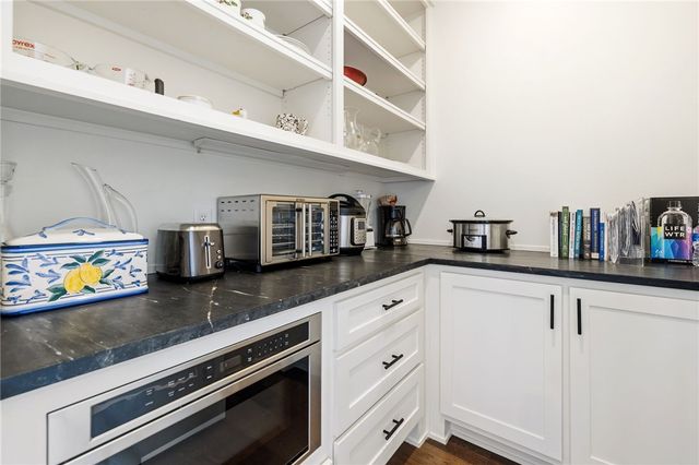 517 SE 6th Street, Bentonville, AR 72712