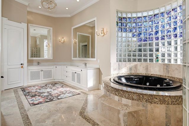 14 Electra Circle, The Woodlands, TX 77382