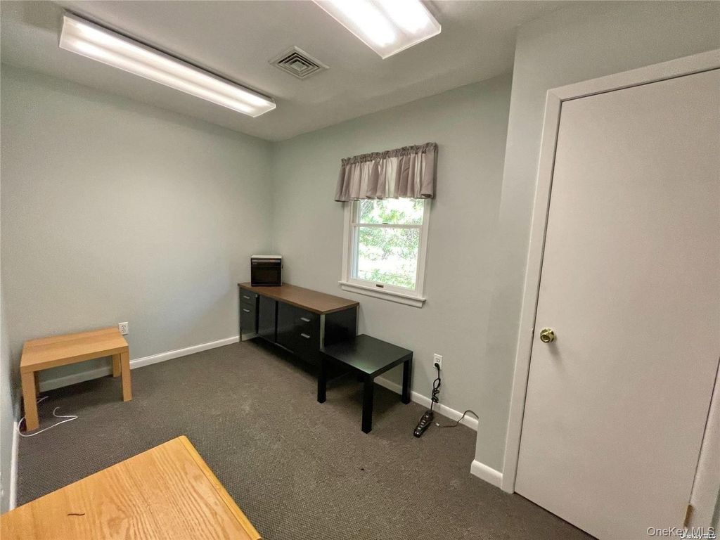 556 W Jericho Turnpike, Smithtown, NY 11787 — photo 3