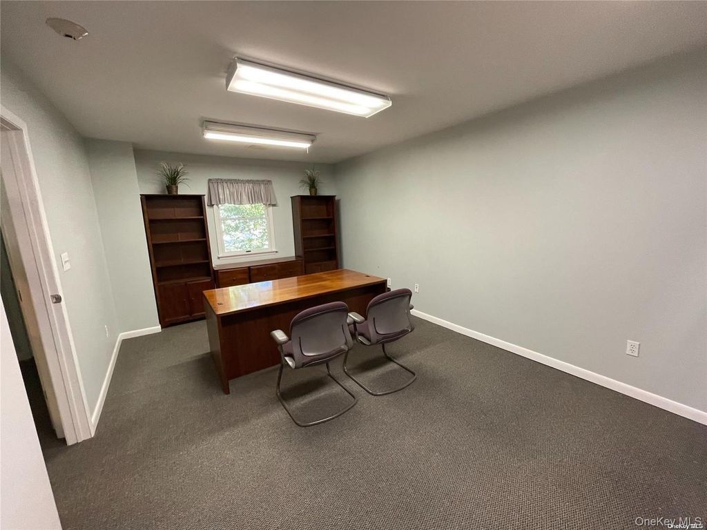 556 W Jericho Turnpike, Smithtown, NY 11787 — photo 4