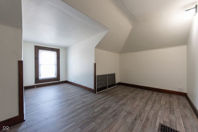 1420 Chestnut Street, Columbus, IN 47201