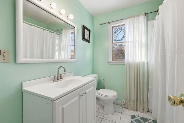 108 Barre St, Springfield, MA 01119