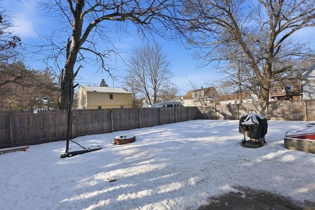 108 Barre St, Springfield, MA 01119