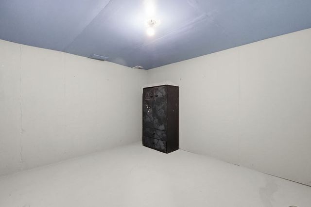 108 Barre St, Springfield, MA 01119