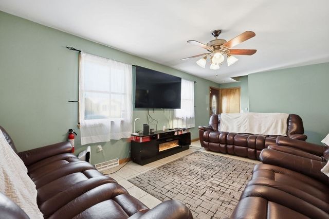 108 Barre St, Springfield, MA 01119