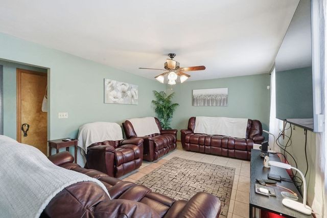 108 Barre St, Springfield, MA 01119